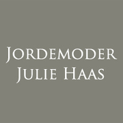 Privatjordemoder Julie Haas